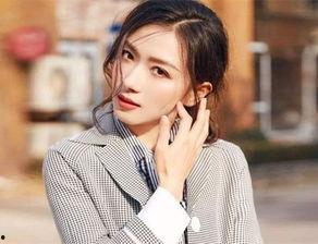 万茜自爆一年潜七次,一年潜入七次，揭秘她的神秘生活